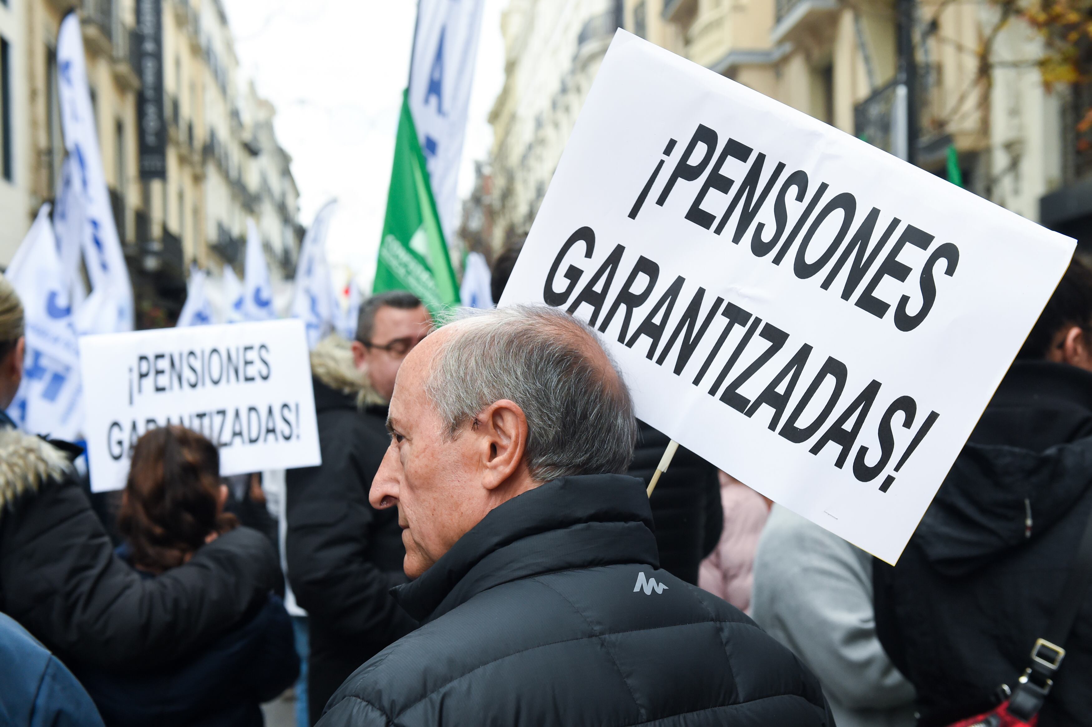 MADRID, SPAIN - A man with a banner reading Guaranteed pensions. (Photo By Gustavo Valiente/Europa Press via Getty Images)