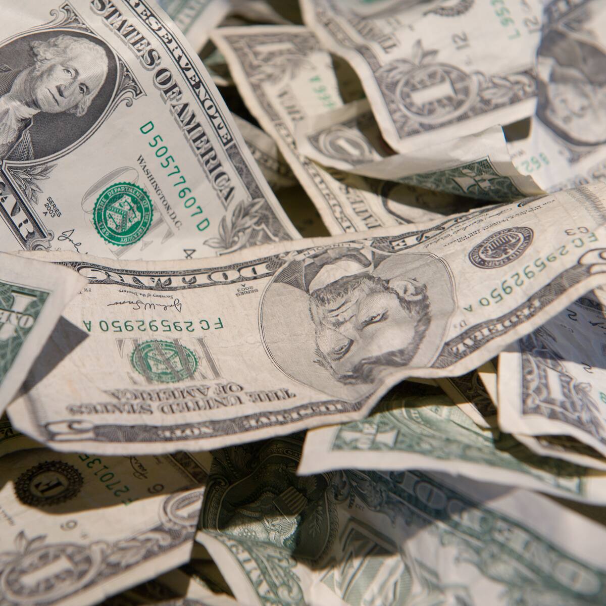 ¿El dólar, a la baja? A quién afecta y a quién beneficia: hablan gremios