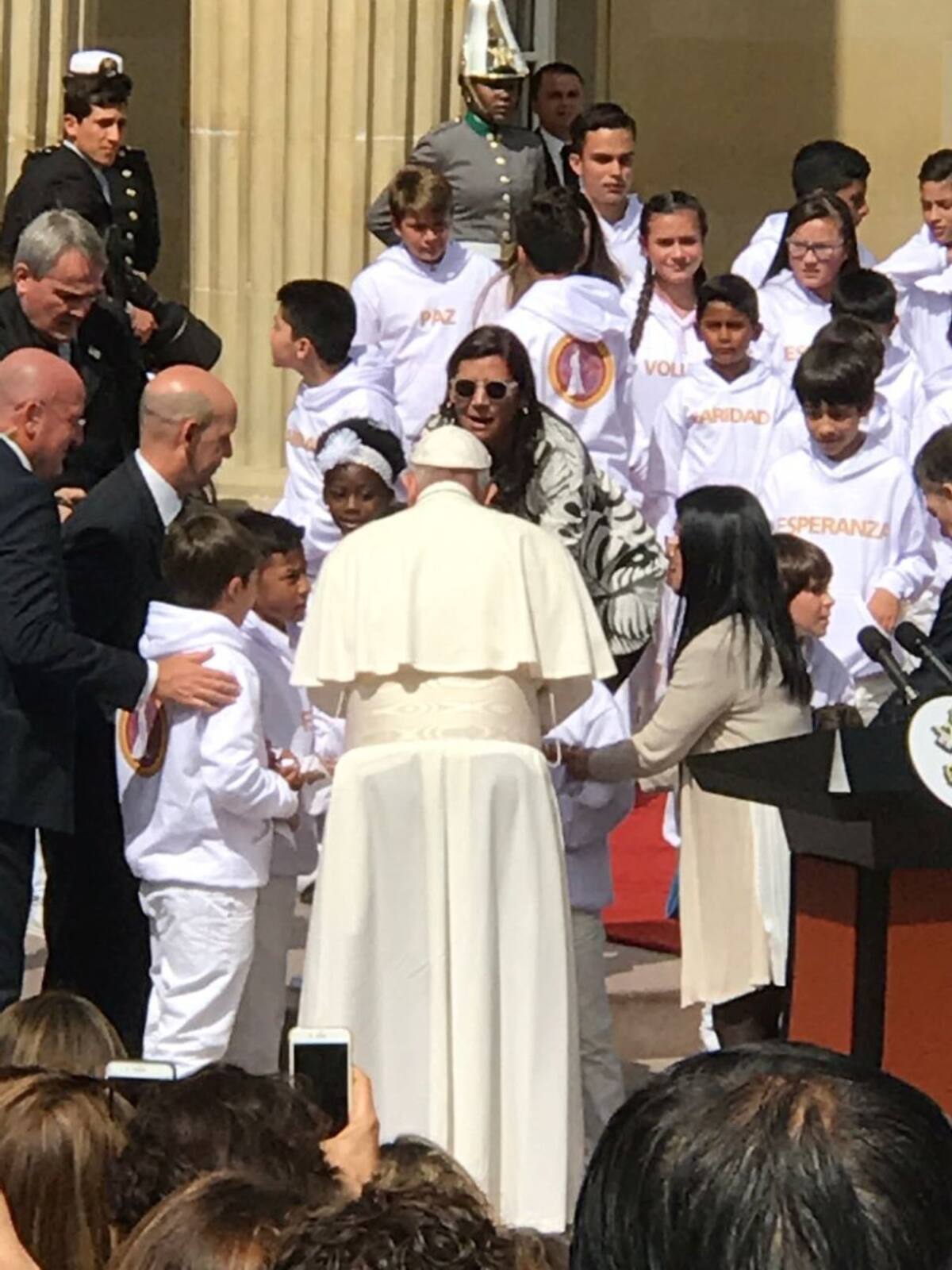 El papa Francisco en su llegada a Colombia