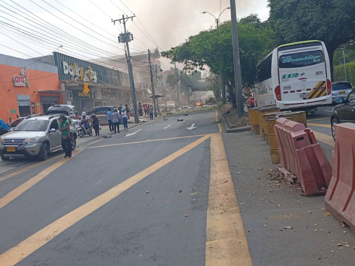 Atentado terrorista en inmediaciones de la base aérea Marco Fidel Suárez en Cali