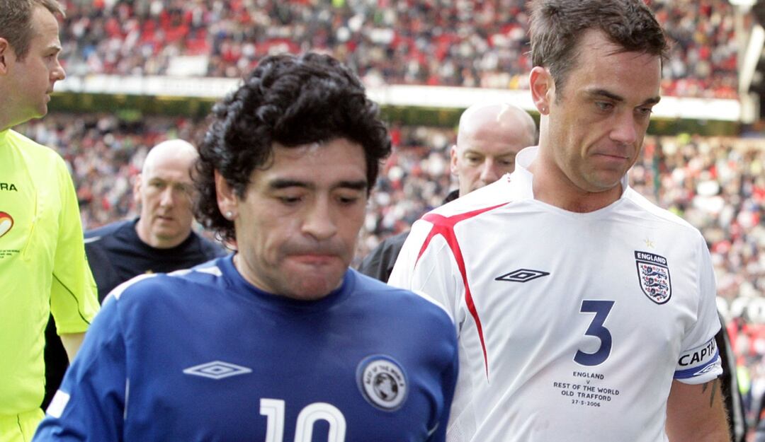 Diego Maradona y Robbie Williams en evento de la Unicef en 2006