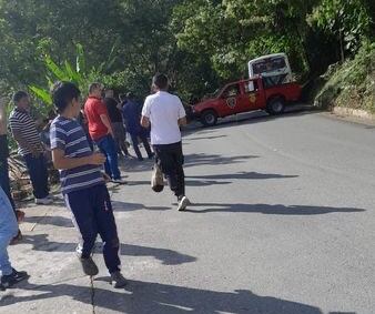 Accidente vehicular vía Neira - Aranzazu en Caldas. Fotografía: Nolbert Restrepo