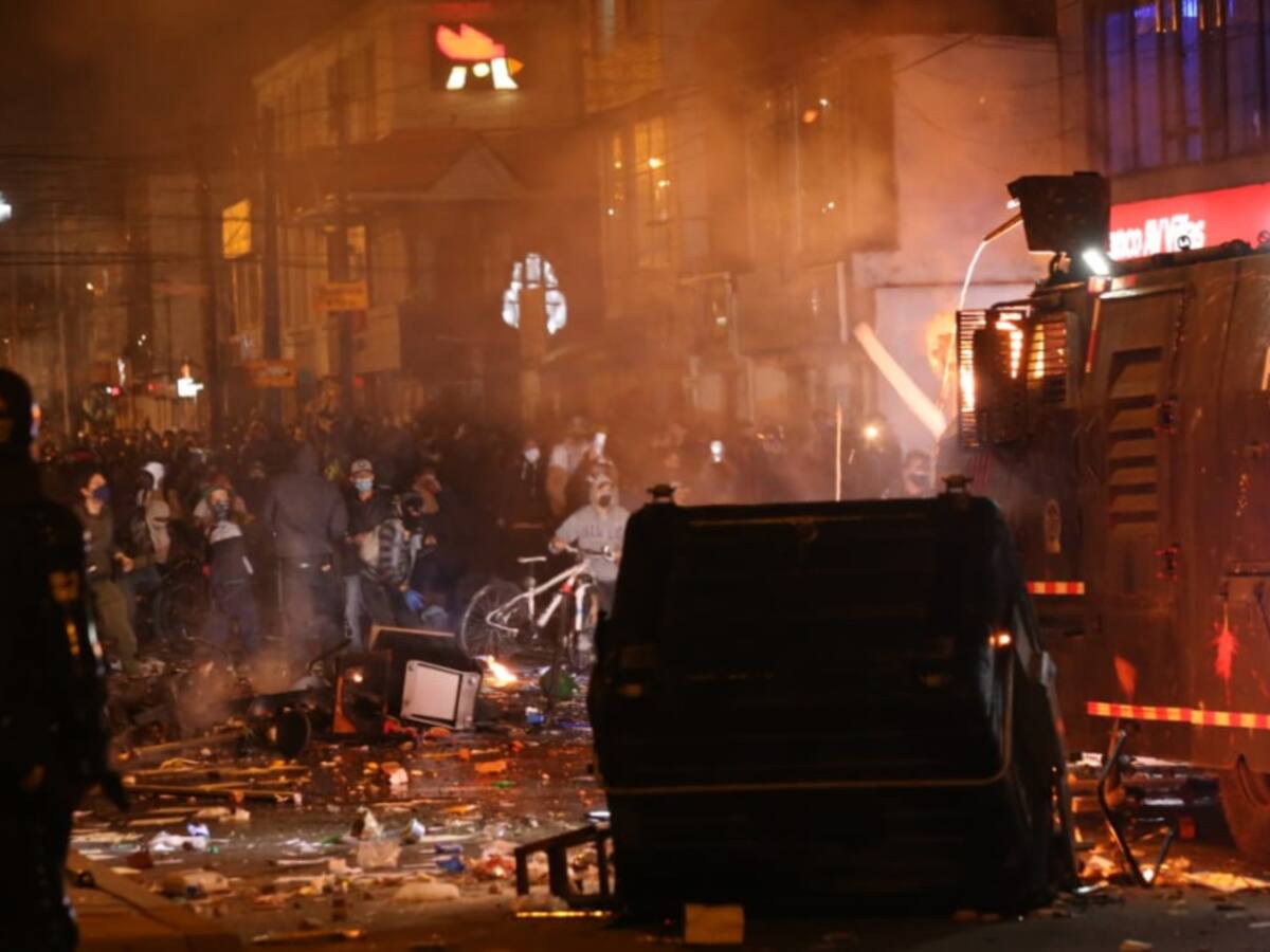 Diez muertos deja violenta jornada de protestas en Bogotá