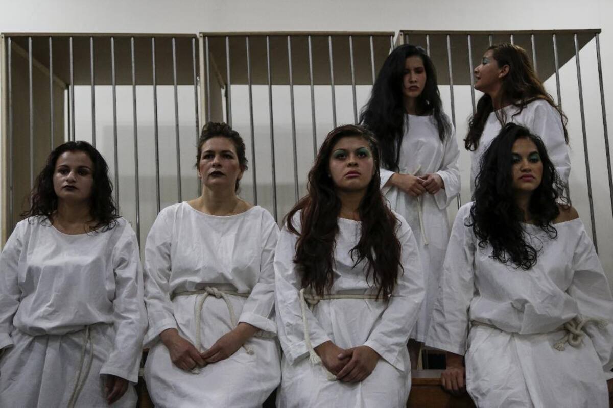 Luego de que el Inpec la había censurado por el contenido de una nueva obra de teatro que desde hace meses Johanna Bahamón venía preparando con las reclusas de la cárcel El Buen Pastor, este lunes la presentó en las instalaciones de la Defensoría del Pueblo en Bogotá
