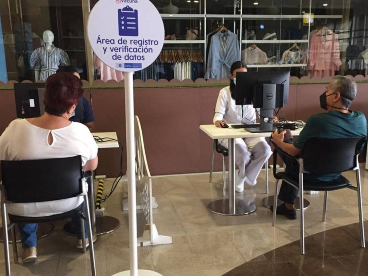 En el Centro Comercial Santafé se aplicarán hasta 300 vacunas diarias