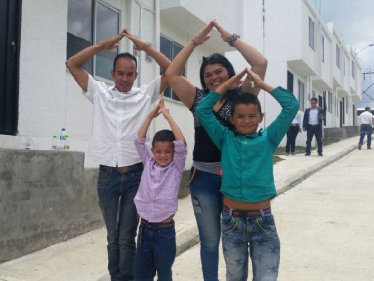 100 viviendas gratis entregó el vicepresidente German Vargas Lleras en Circasia, Quindío