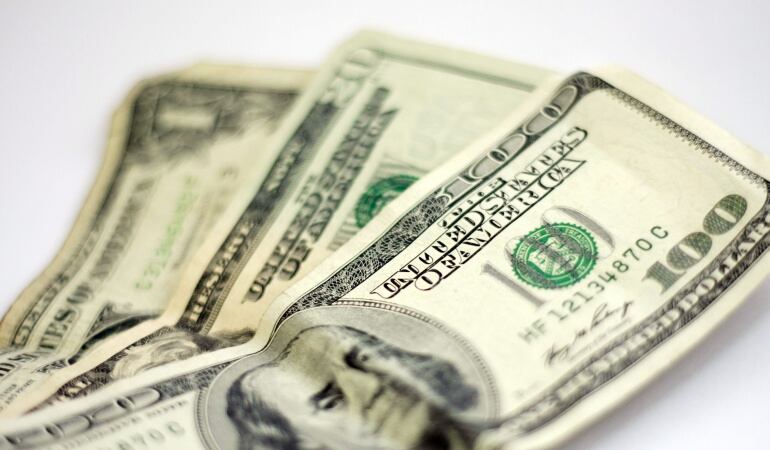 De acuerdo con el Banco de la República en lo corrido del año la devaluación del peso se ubica en 37,39% y en los últimos doce meses llega al 42,66%.