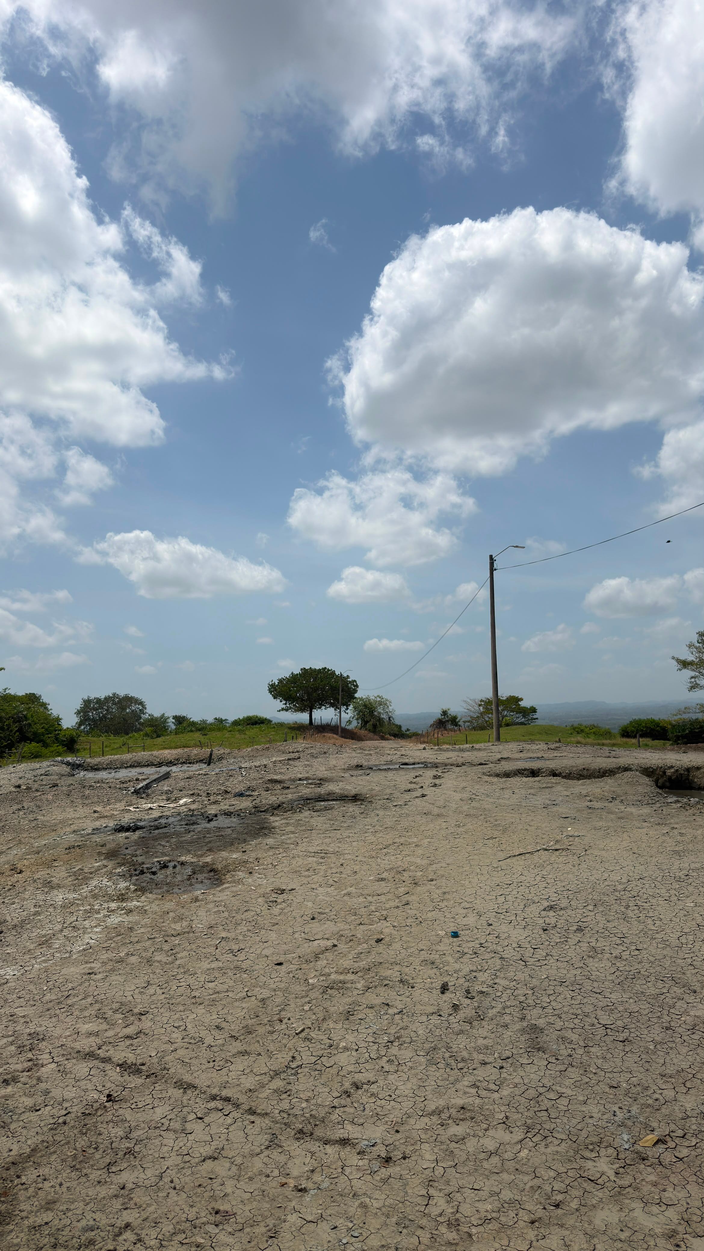 Córdoba: autoridades realizan inspecciones técnicas en volcán de Puerto Escondido tras terremoto. Foto: prensa Alcaldía de Puerto Escondido, Córdoba.