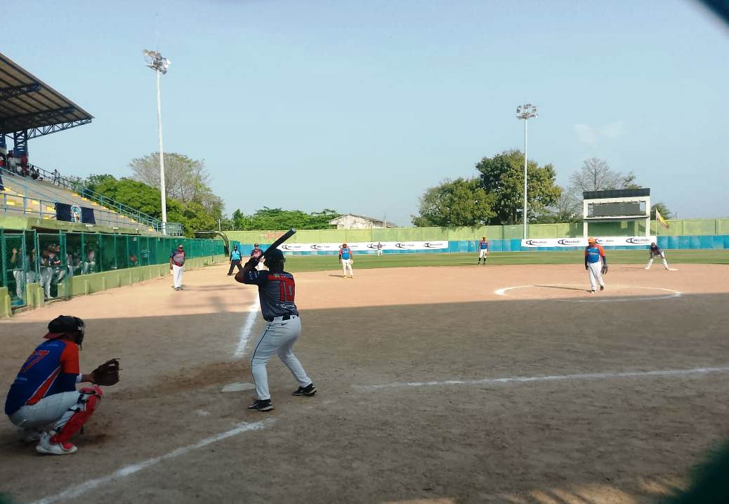 Gaviotas Chiquinquirá, pegó primero en la final del campeonato de Softbol "Juega por tu Barrio"