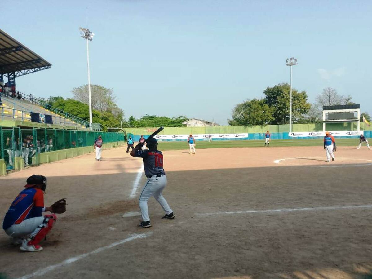 Gaviotas Chiquinquirá, pegó primero en la final del campeonato de Softbol “Juega por tu Barrio”