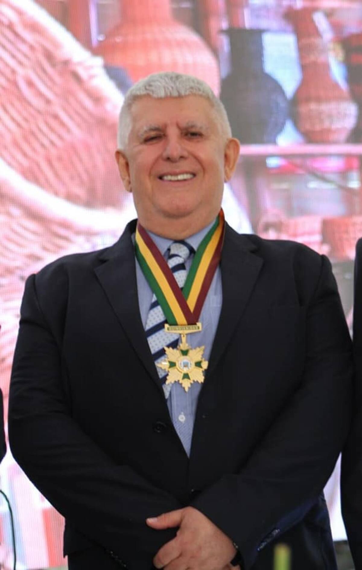 La Gran Orden de la Quindianidad, categoría Ancízar López López, fue entregada a Luis Fernando Ramírez Echeverri por su trabajo en la promoción del turismo rural