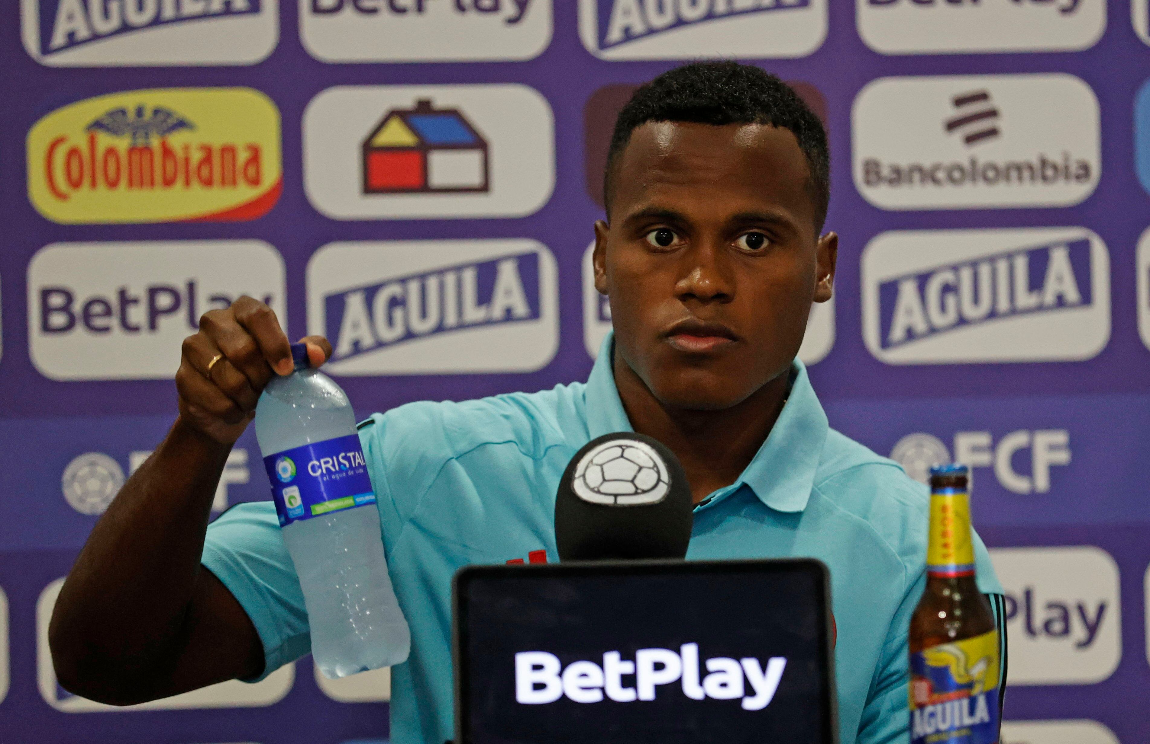 AME6866. BARRANQUILLA (COLOMBIA), 15/11/2023.- El volante del Fluminense, Jhon Arias, participa hoy durante una rueda de prensa en Barranquilla (Colombia). El colombiano Jhon Arias consideró este miércoles que la idea del entrenador de Brasil, Fernando Diniz, para la Canarinha es la misma que usa en el Fluminense, aunque reconoció que el hecho de que el tiempo con la selección sea más corto dificulta su ejecución. EFE/Mauricio Dueñas Castañeda
