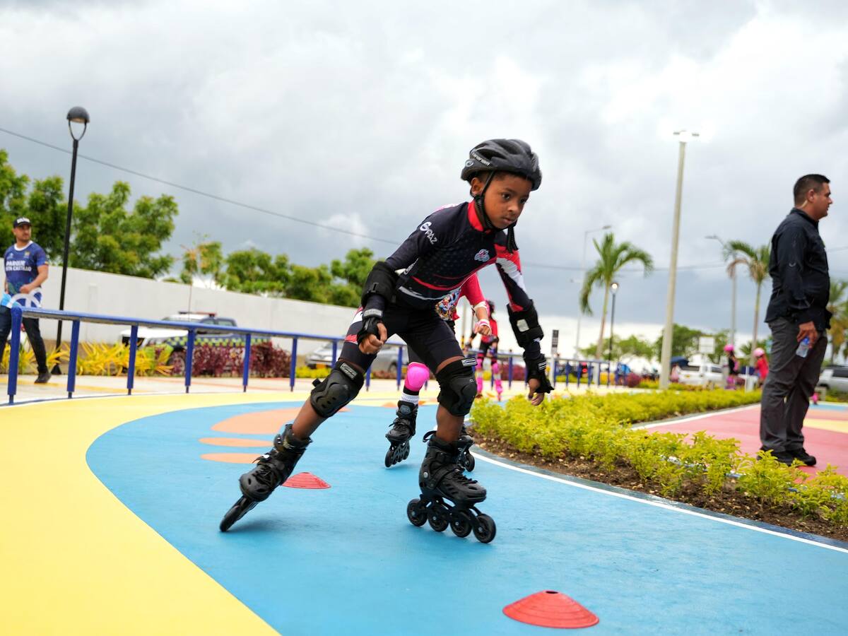 Gobernador Yamil Arana entregó el remodelado Parque Punta Castillo en Cartagena