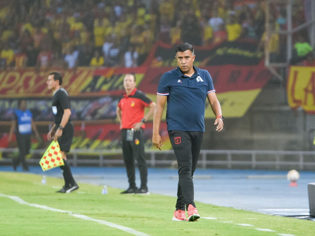 César Farías se defendió de las críticas: “El nivel de juego en América no es el problema”