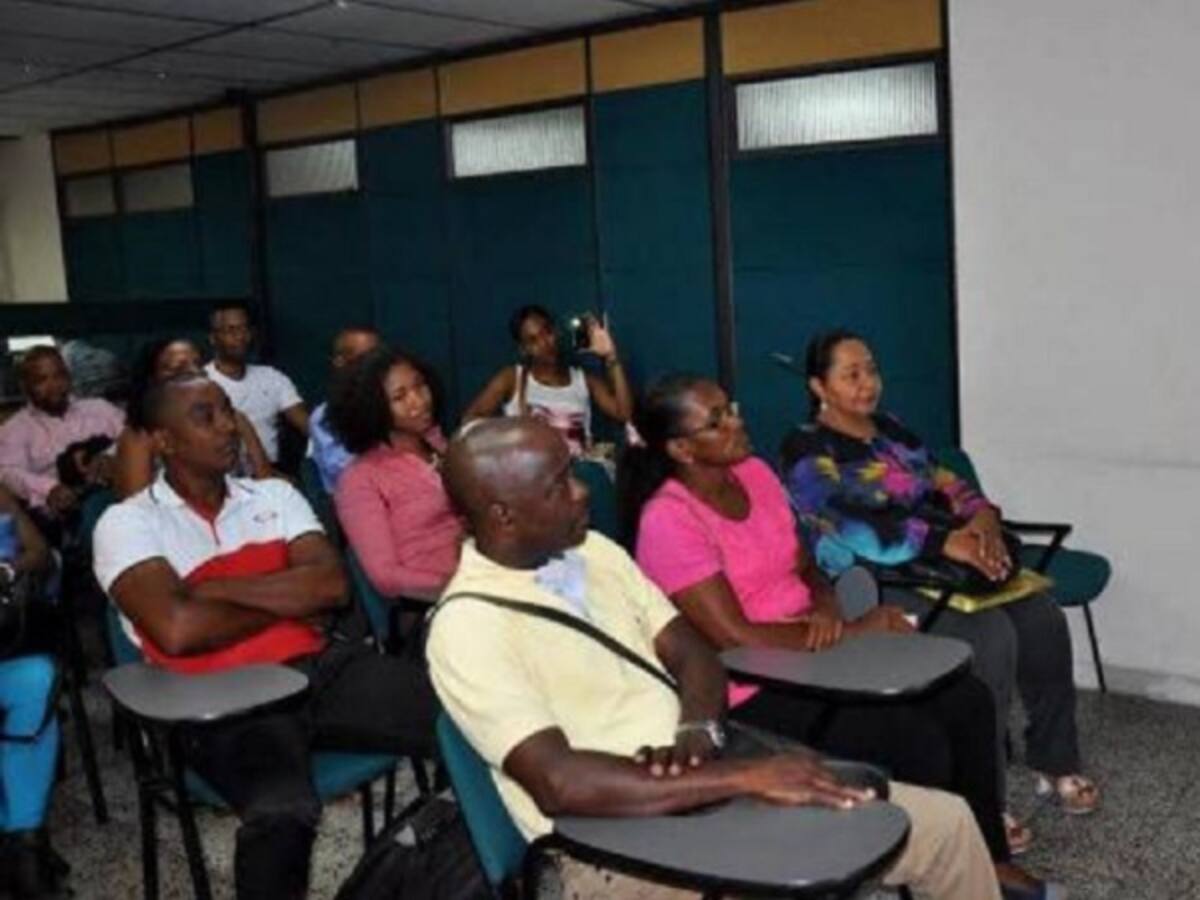 Profesores se declaran en estado de alerta por presuntos incumplimientos del Gobierno