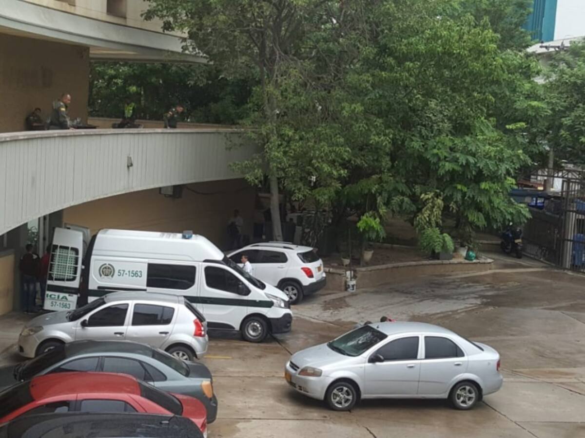 Juez ordena a fiscal cumplir dos días de arresto con sus acusados