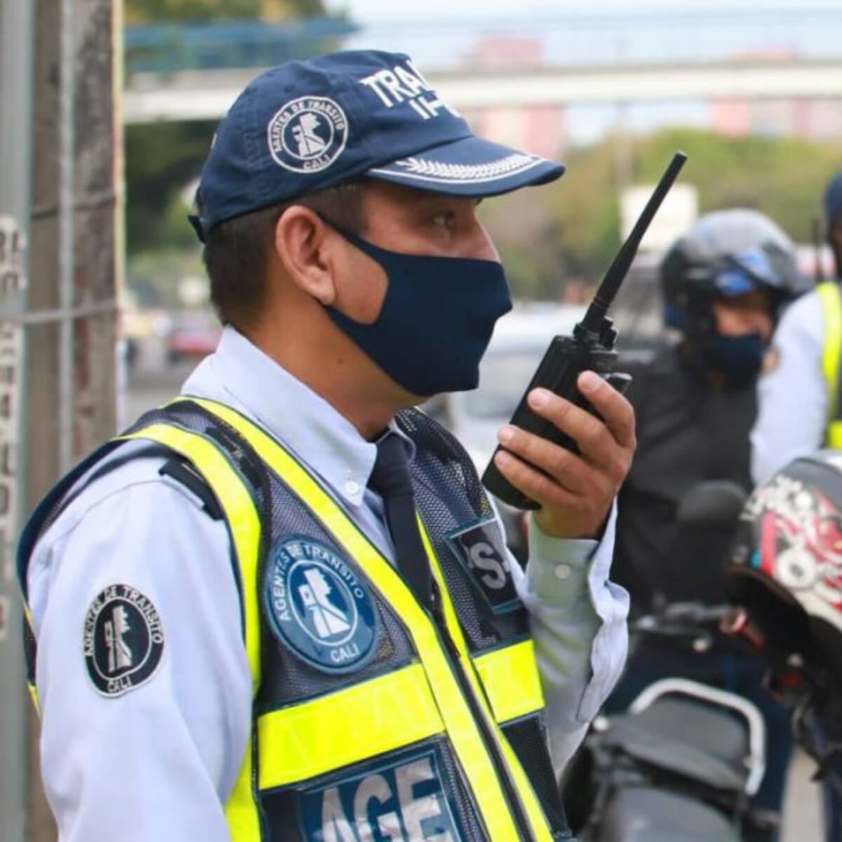 Guardas de tránsito amenazados al regular tráfico o emitir comparendos