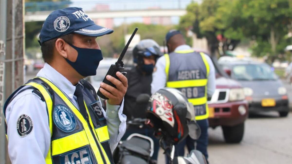¿Qué sucede si se moviliza en un vehículo con licencia de conducción vencida en Cali?
