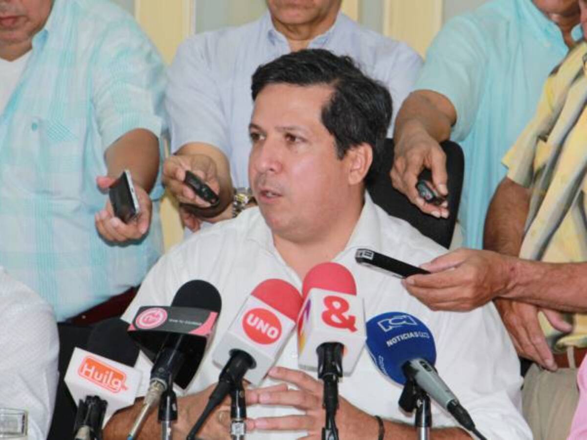 Alcalde de Neiva lidera protesta a Bogotá para exigir solución del estadio