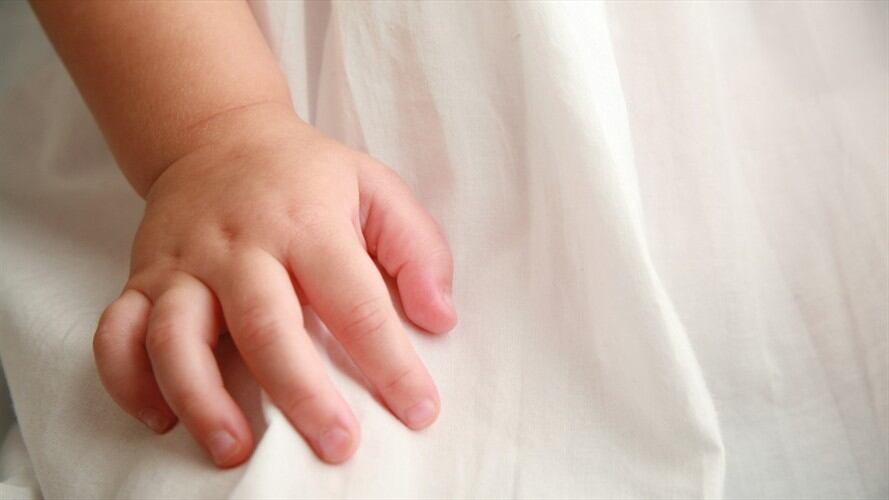 En Buenaventura, se presenta una polémica debido a las causas de la muerte de una menor de 11 meses que se encontraba al cuidado de unos familiares. Foto: Getty Images