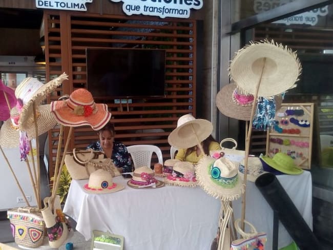 El sombrero no puede faltar para las fiestas en Tolima