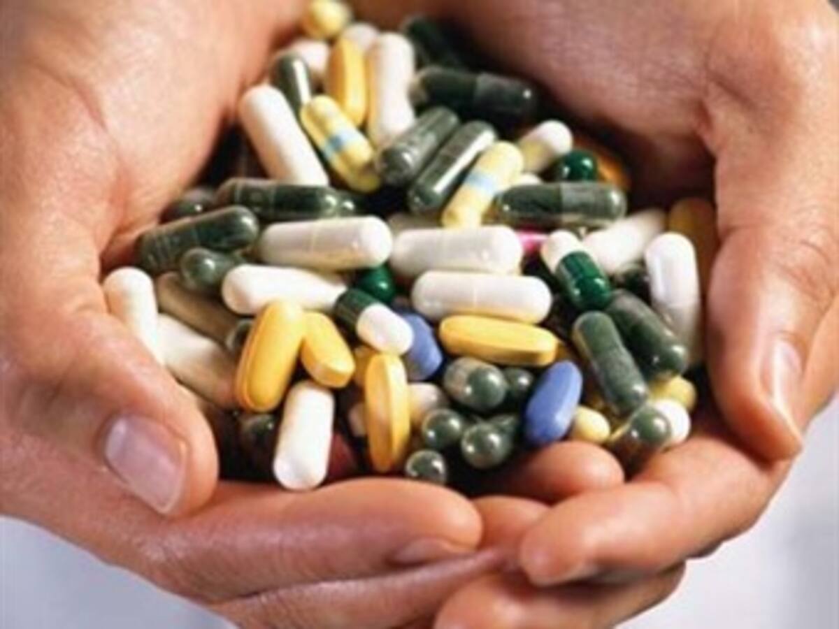 Gobierno pone tope a precios de 27 medicamentos