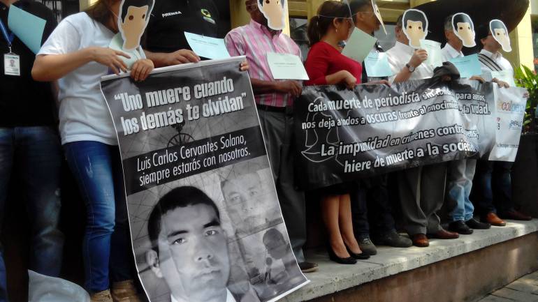 Plantón de periodistas en Medellín