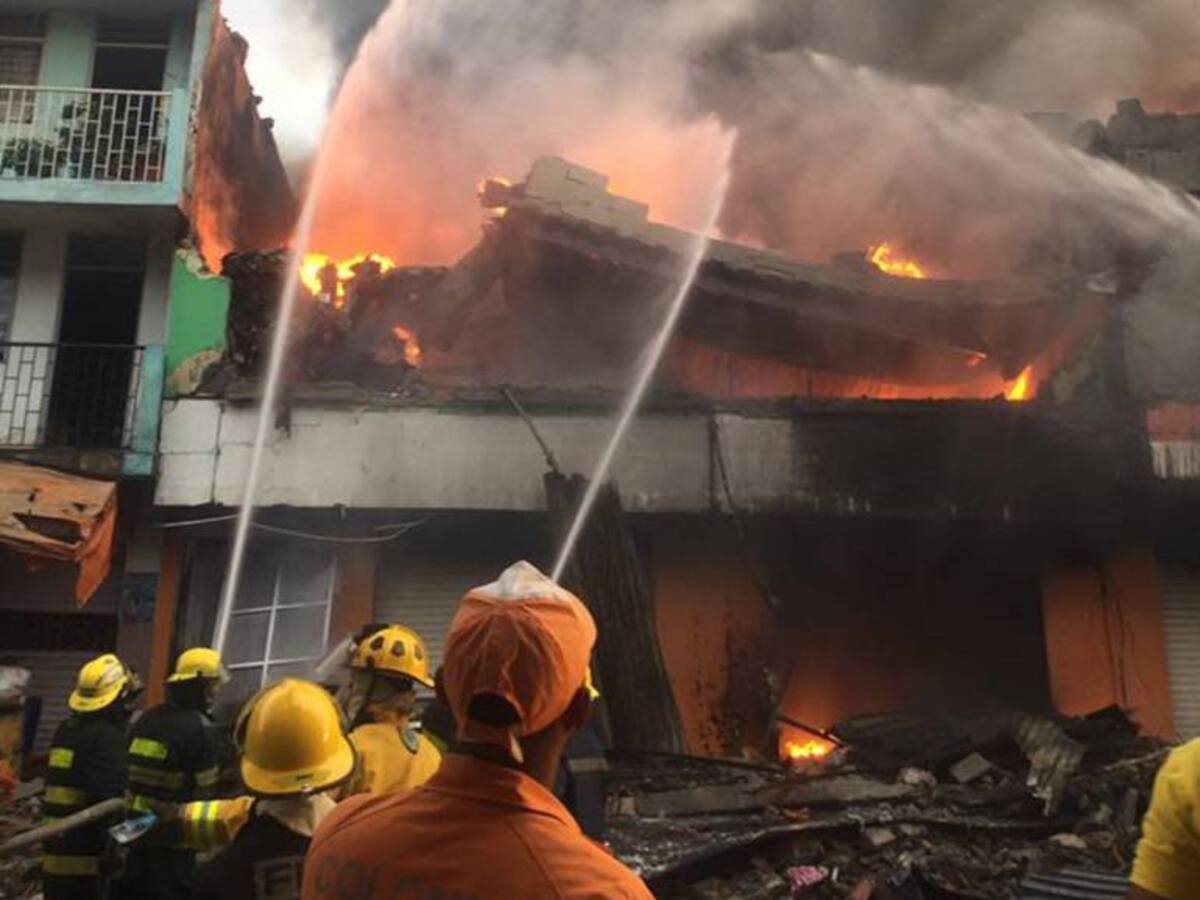 Controlado en 90 por ciento el incendio en el Mercado de Santa Marta
