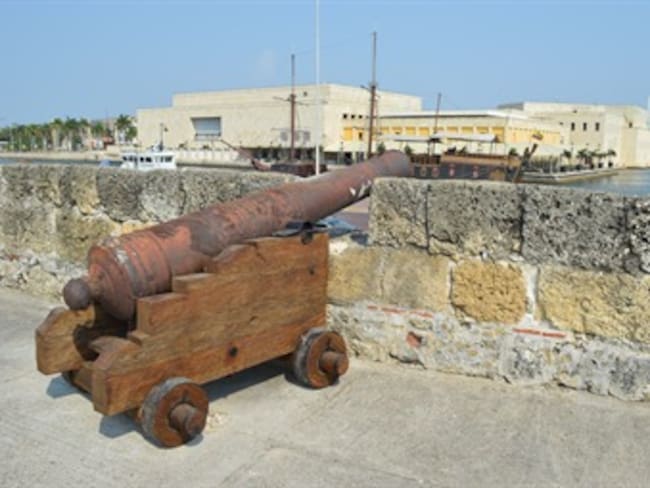 Cañones de Cartagena contarán con soportes de madera como en la Colonia