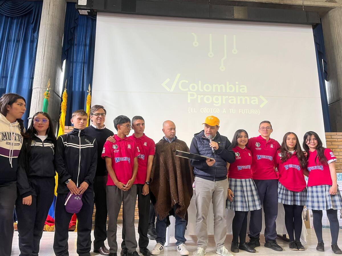 MinTic entrega los primeros microcontroladores a colegios públicos del país