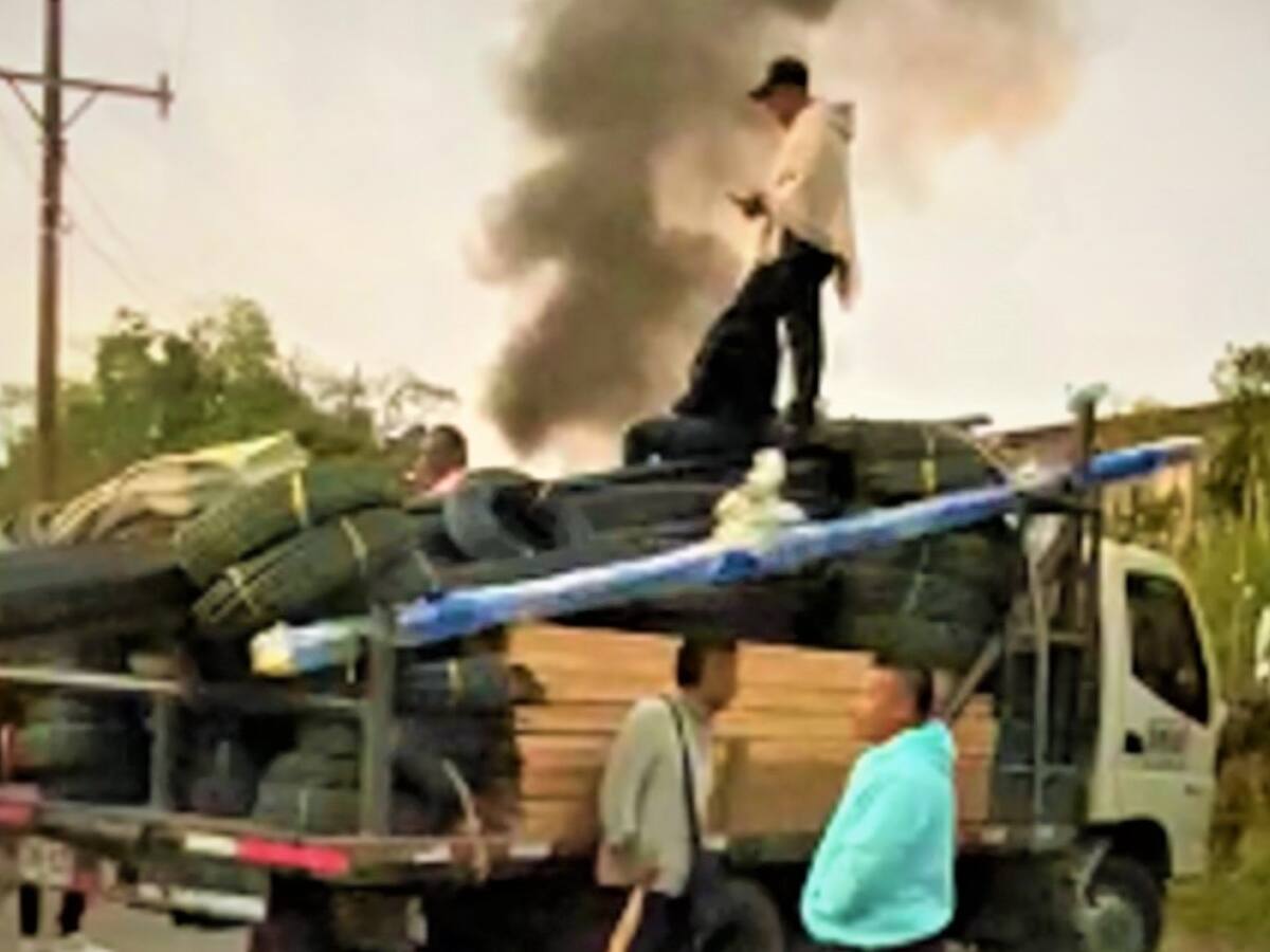 Caos en la ruta alterna tras permitir paso de ‘tractomulas’ en Cauca