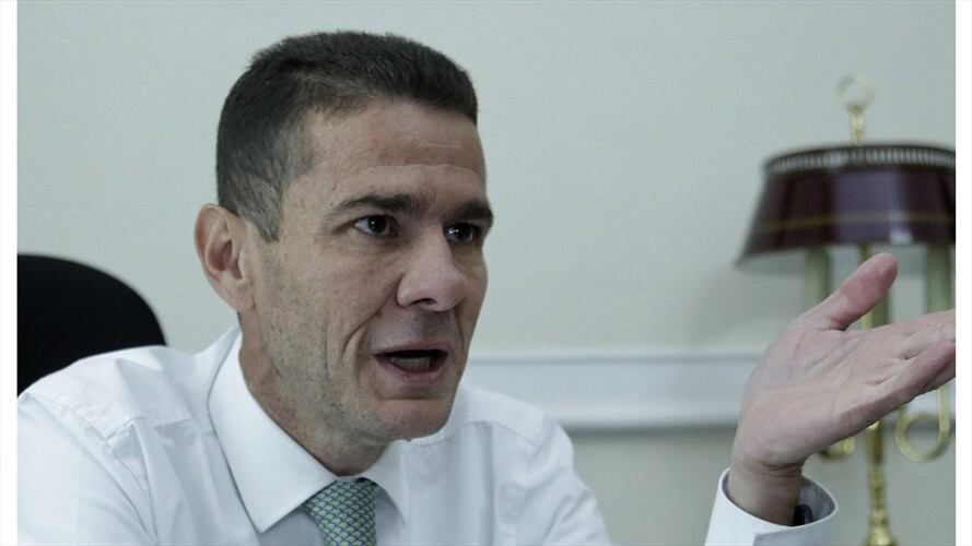 El presidente de la cámara baja le manifestó al mandatario el deseo de que no se pague el impuesto al carbono ni el IVA para los medicamentos nacionales que deben importar sus insumos. Foto: Colprensa