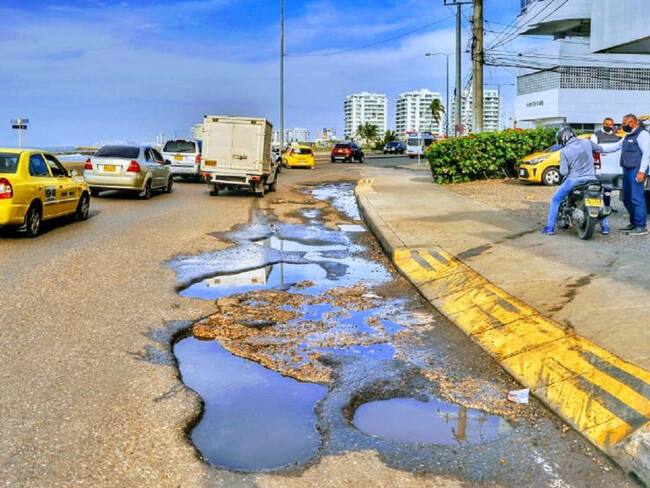 La rehabilitación de algunos puntos de la malla vial de la ciudad se hace mediante el proyecto "Salvando Vías"