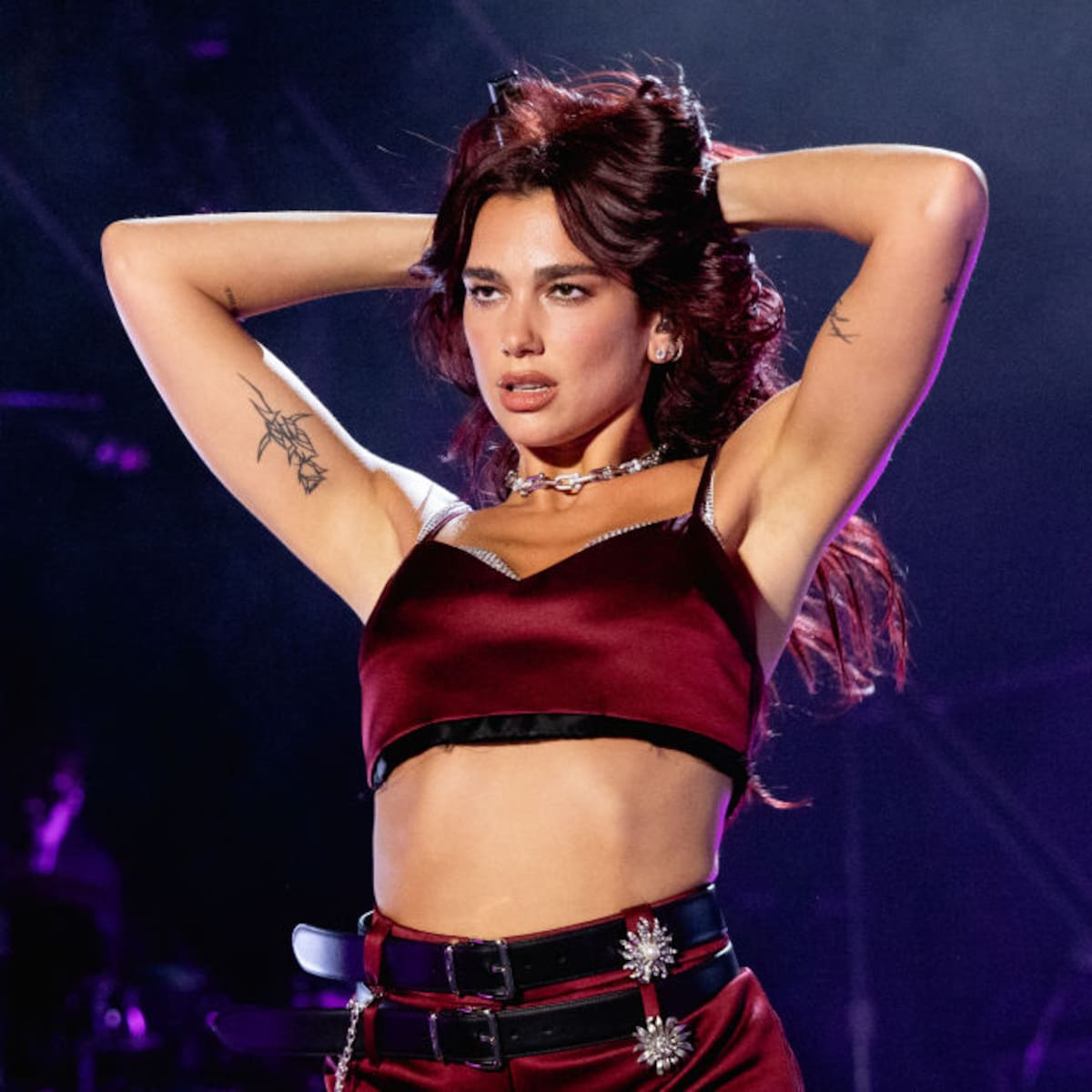 Dua Lipa demandó a reconocida marca de televisores por presuntamente usar su imagen sin autorización