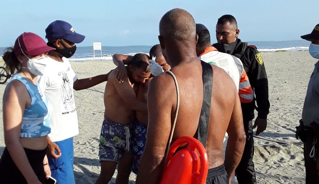 Rescate de bañistas en playa restringida en Cartagena