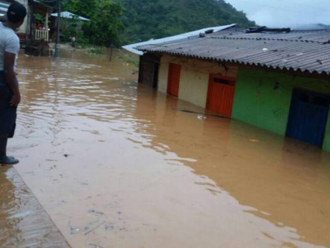 Más de 2 mil damnificados en Murindó por desbordamiento del río Atrato