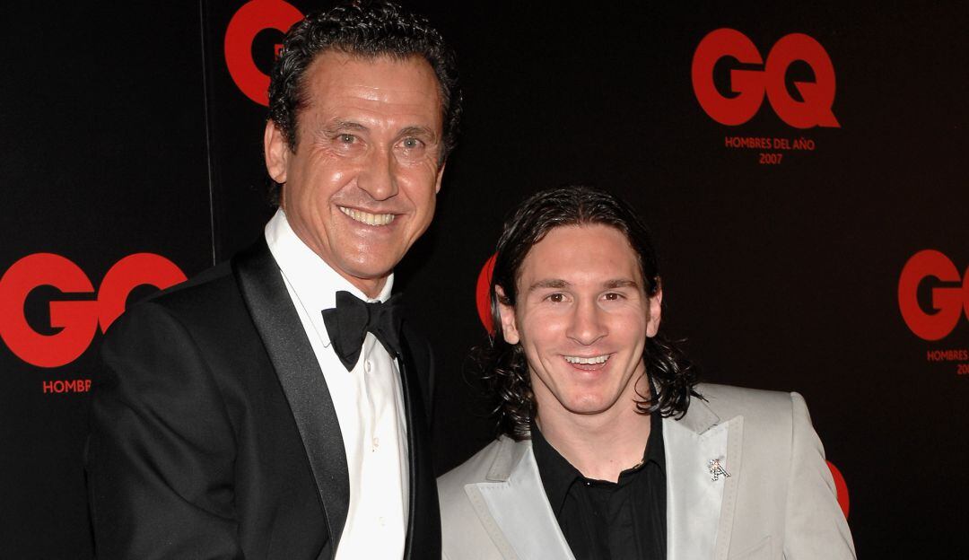 Jorge Valdano posa junto a Lionel Messi en 2007.