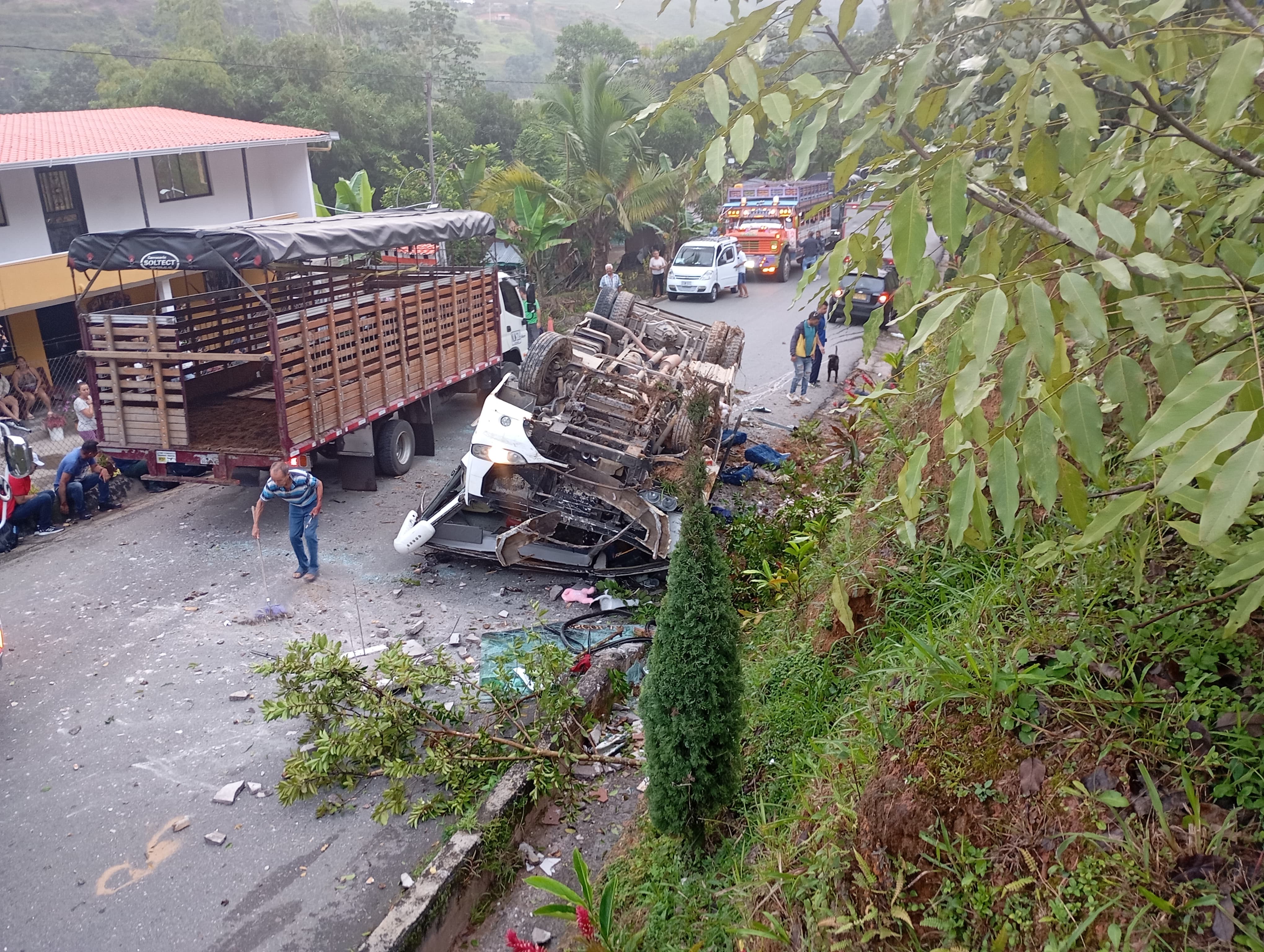 Accidente de bus en Yolombó dejó 20 heridos. Foto: Cortesía.