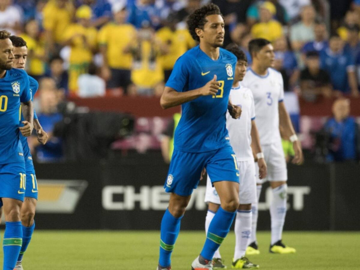 Brasil se divierte y golea a El Salvador