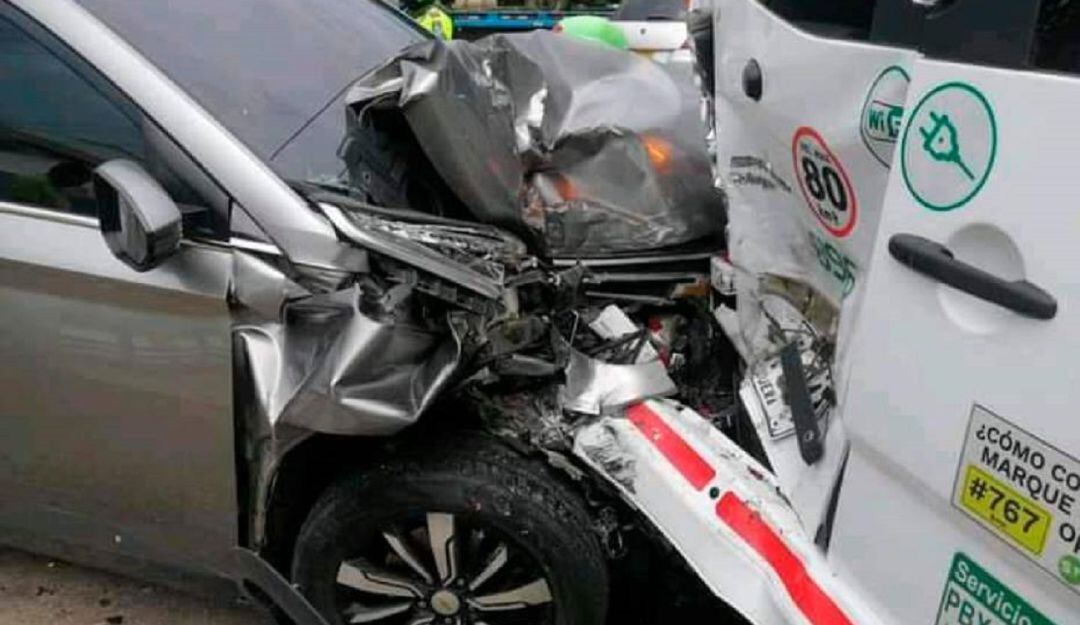 El mandatario chocó con un bus de la empresa Berlitur, presuntamente por una falla mecánica del automotor en el que se movilizaba