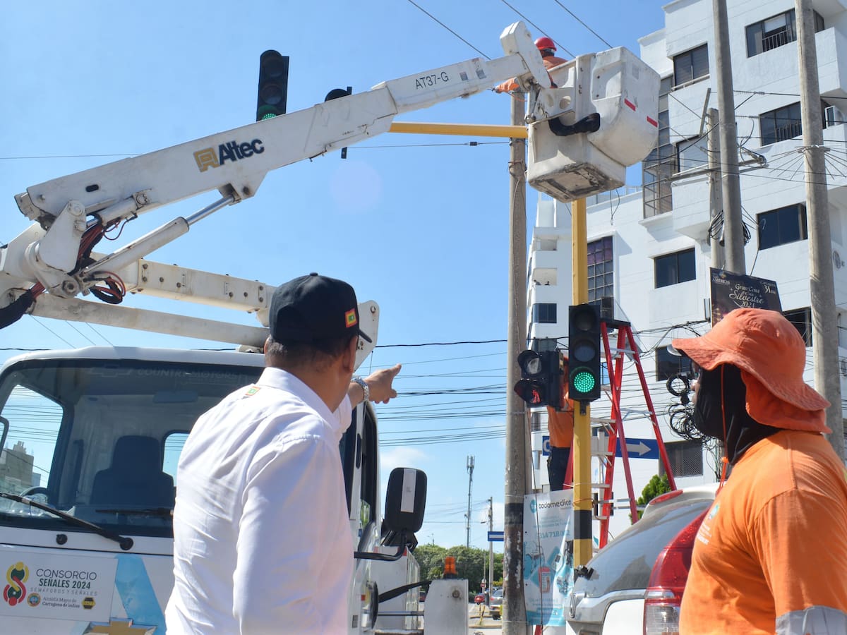 Vandalismo y fluctuaciones eléctricas afectan funcionamiento de semáforos en Cartagena