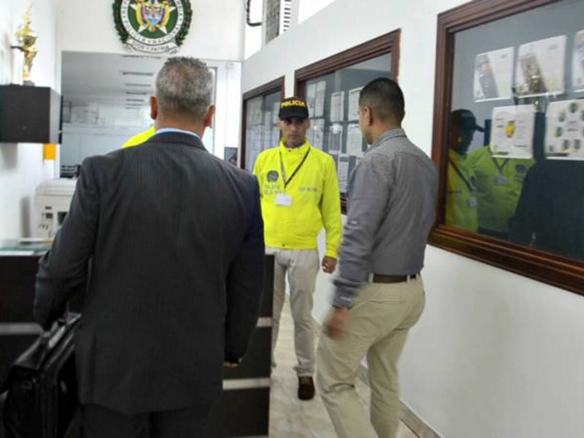 Encarcelan a capitán de la Policía por presuntos nexos con 'Los Rastrojos'