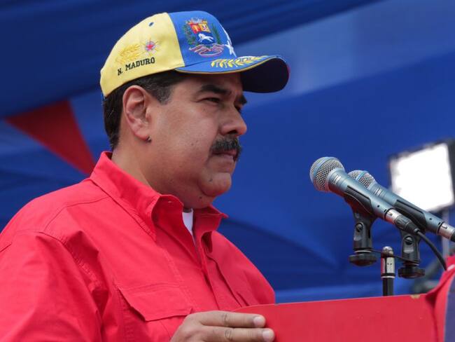 Maduro rechaza ayuda humanitaria y llama a recoger firmas contra EE.UU.