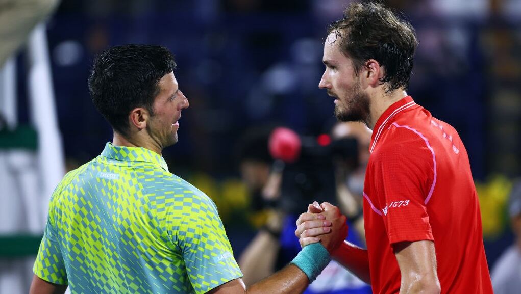 Novak Djokovic y Daniil Medvédev (Photo by Amin Mohammad Jamali/Getty Images)