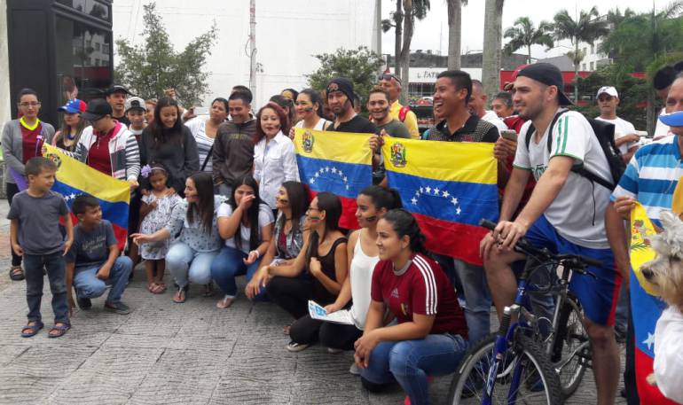 En la plaza de Bolívar de la capital del Quindío los venezolanos protestaron por elecciones en su país