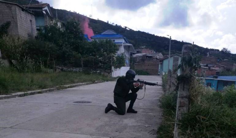 Uniformados repelen el ataque que realizan los guerrilleros en San Calixto / Foto: Archivo