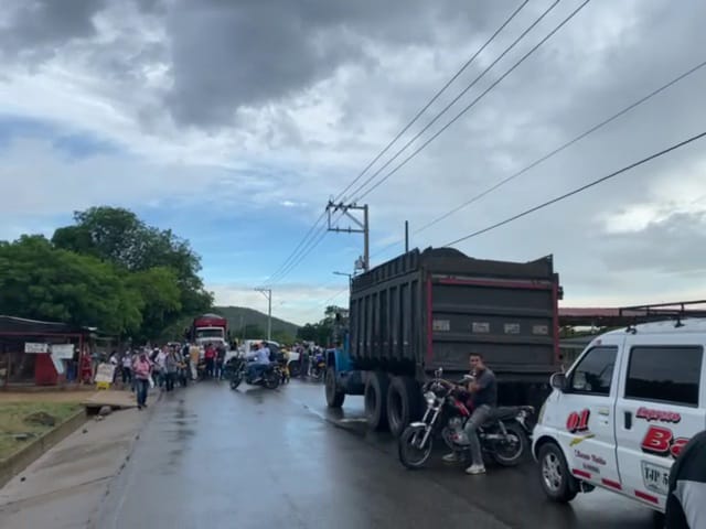 Comunidad bloquea la vía Cúcuta - Puerto Santander a modo de protesta