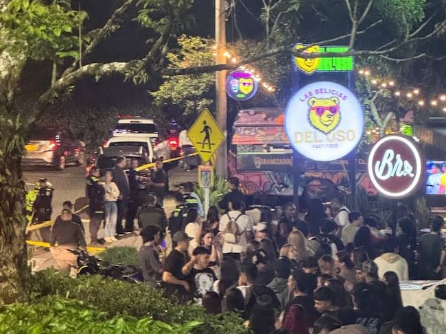 Balacera en intento de hurto en fila para el Burger Master en El Poblado, Medellín. Foto: Cortesía.