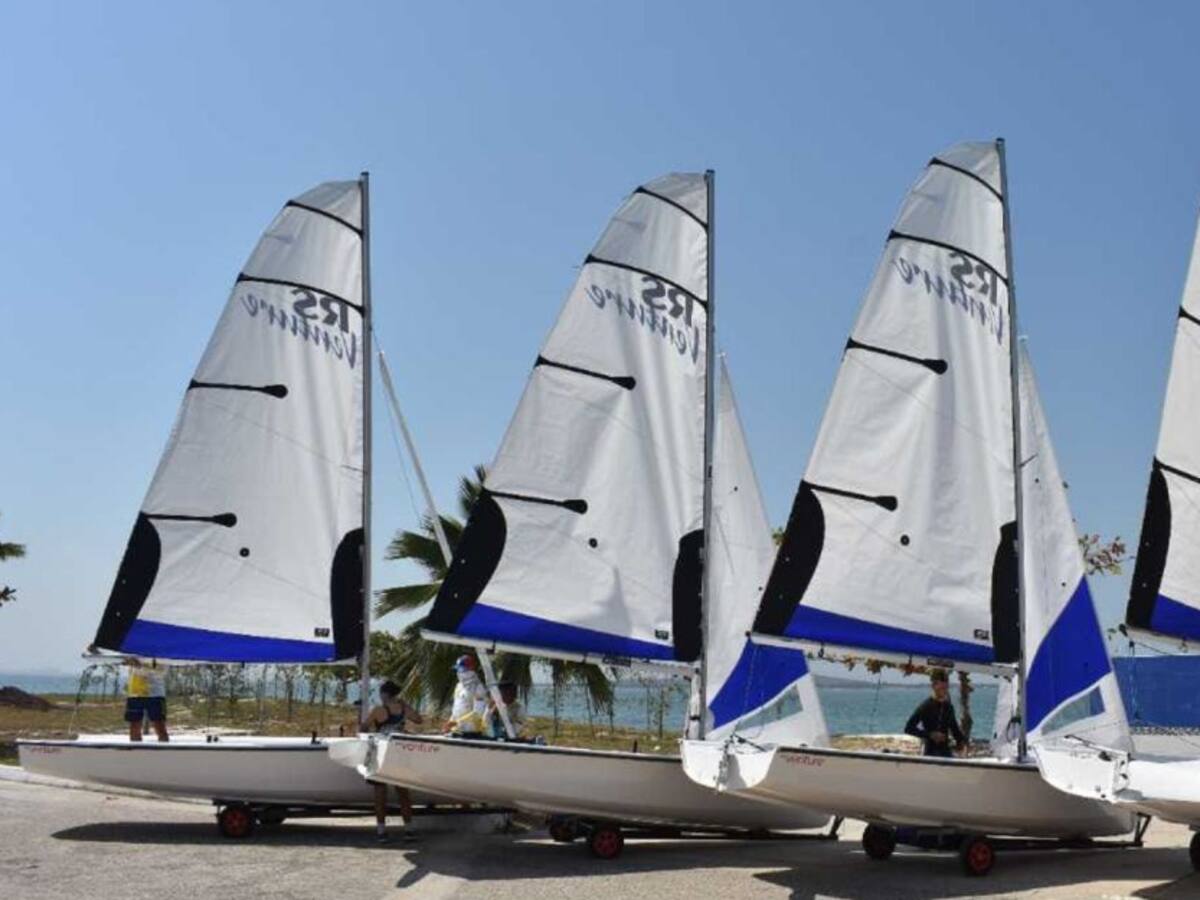 Cuatro veleros llegan adquiridos a la Escuela Naval de Cadetes