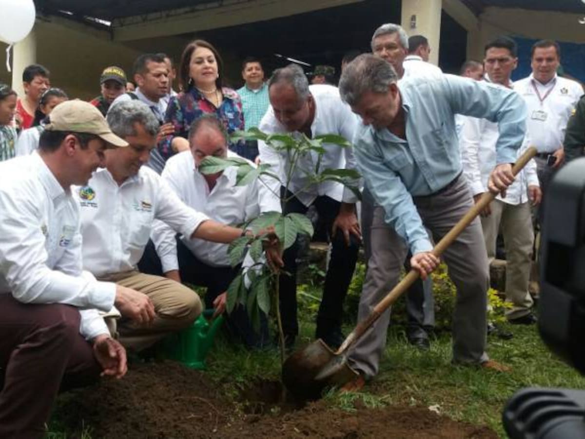 Santos pide no satanizar el proceso de paz